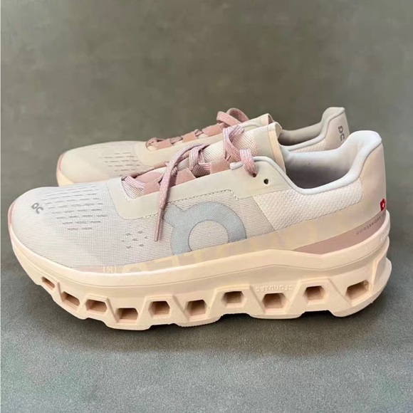 On Clouds Shoes - On Cloudmonster Lightweight Running Sneakers